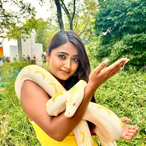 Model Anjali Adhikari preparing steps on set. #nepalimc #nepalimodel #