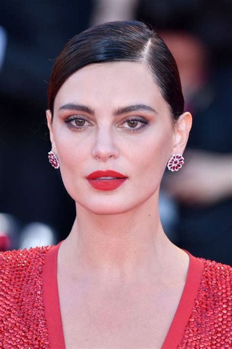 Catrinel Menghia Makeup