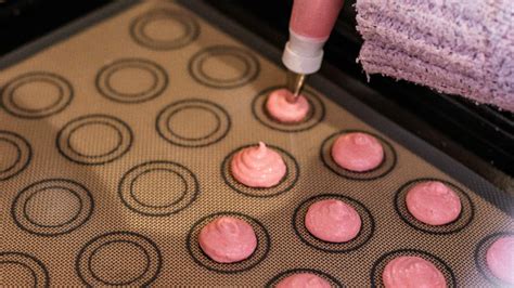 Eco-Friendly and Reusable Alternatives to Parchment Paper for Baking