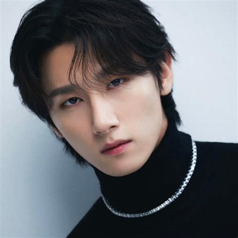 Unveiling the Mystery Behind a Stage It Artist's Unique Brand of High-Energy Entertainment 1