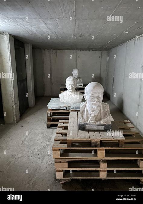 Bust of Lenin and Stalin Stock Photo - Alamy