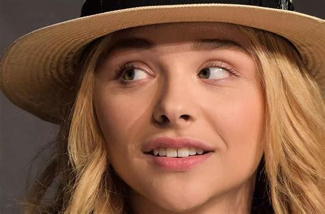 Download Celebrity Chloë Grace Moretz HD Wallpaper