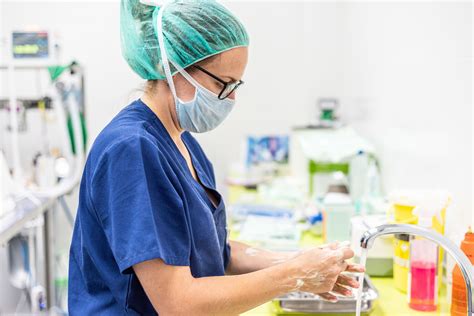 Nurses 'must be role models' for good hand hygiene | Nursing Times