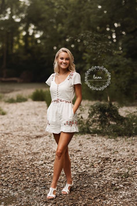 Senior Photography Poses, Senior Portrait Poses, Senior Photo Poses ...