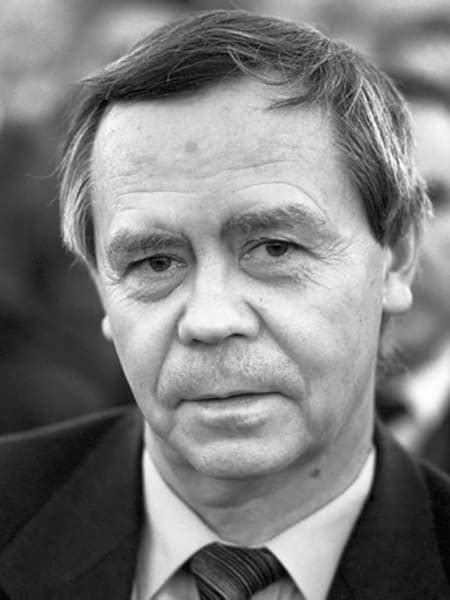Валентин Распутин - биография, личная жизнь, фото, смерть, книги и ...