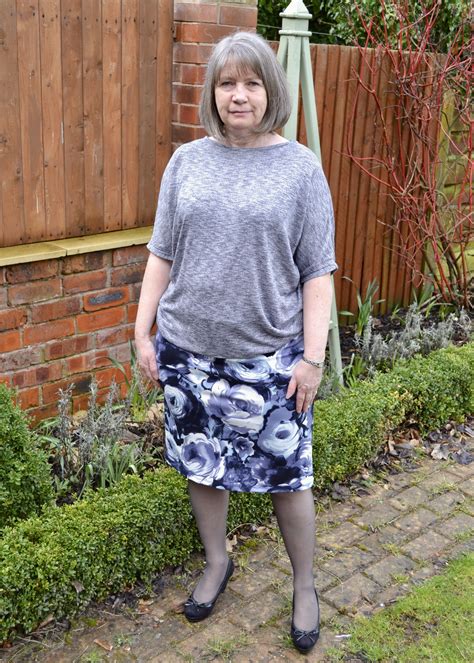 Pin by G on Femmes mures in 2025 | Curvy women fashion, Beautiful aged