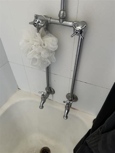 Bath tap leaking! How do I fix it? : r/Plumbing