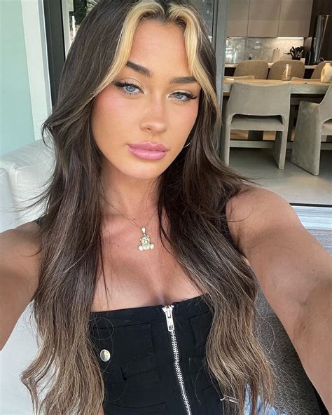Experts Weigh In: The Unexpected Allure Of McKinley Richardson's OnlyFans Image 6