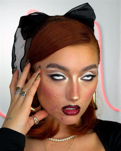 ≡ 15 Body-Positive Influencers To Follow For Your Daily Dose Of