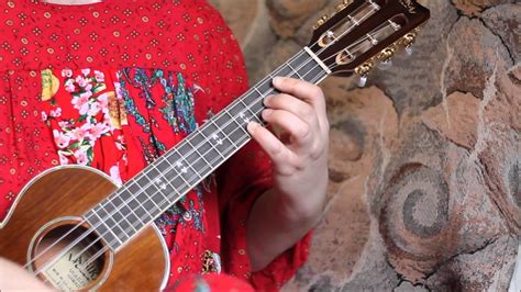 Я ШАГАЮ ПО МОСКВЕ | УКУЛЕЛЕ | ТАБЫ | НОТЫ | UKULELESSONS.RU - YouTube