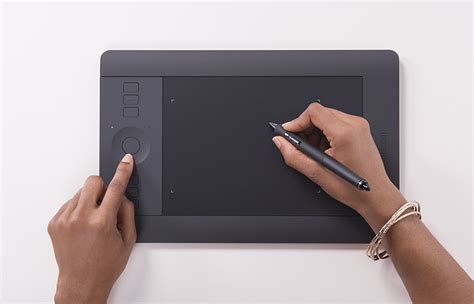 Intuos Pro Small - buy online. Free UK delivery.