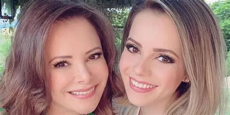 mae de sandy  junior chocou  brasil ao mostrar   guardava