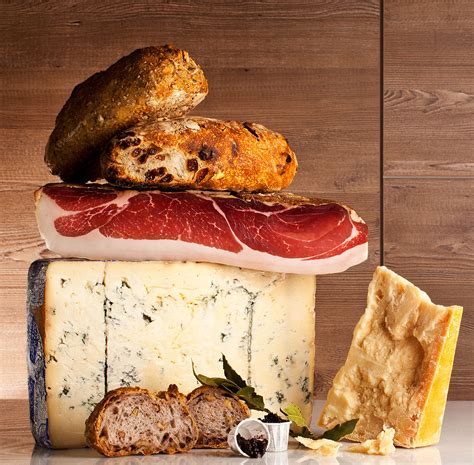 Salami salumi e formaggi | Behance