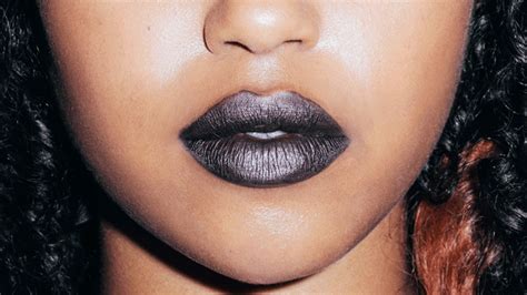 How to Wear Fall’s Metallic Lipstick Trend - Coveteur: Inside Closets ...