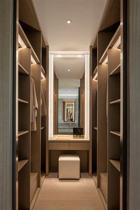 Pin de 小李 em 家装图 | Vestiários pequenos, Design de casa, Design de ...