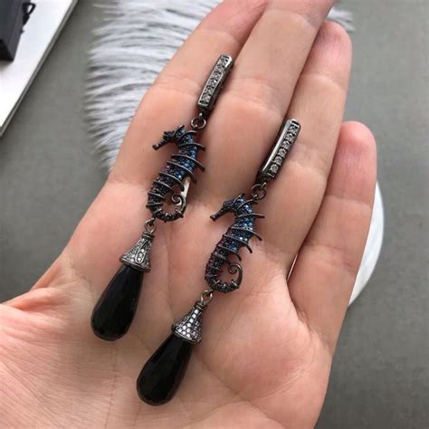 Серьги с чёрным ониксом | Jewelry accessories, Jewelry, Jewelry design