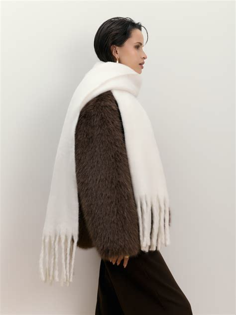 Объемный шарф с бахромой :: LICHI - Online fashion store