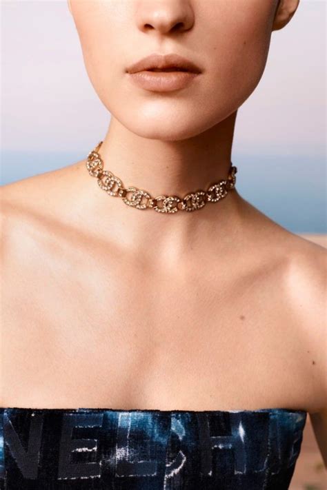 Épinglé par Oksa74 sur украшения 21 | Chanel resort, Chanel, Collier chanel