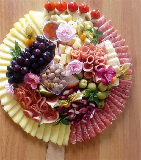 Pin by Clents Lourenço on Aperitivos | Amazing food platters, Christmas ...