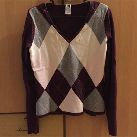 GAP Sweater, Women's Fashion, Coats, Jackets and Outerwear on Carousell