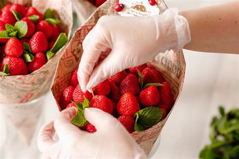 Мастер-класс по клубнике в шоколаде | Интернет-магазин «Berry Bouquet»