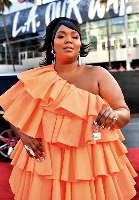 Lizzo Unveils Neon Green Hair That Literally Glows In The Dark