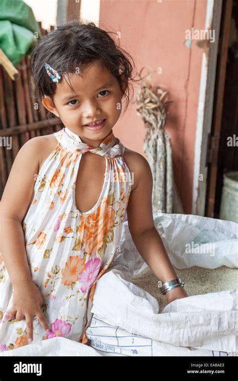 Cambodia. Little Cambodian Girl, Market near Siem Reap Stock Photo - Alamy