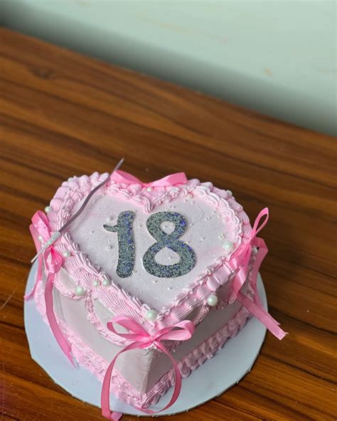 BEST CAKES IN LAGOS on Instagram: "The prettiest vintage cake on the