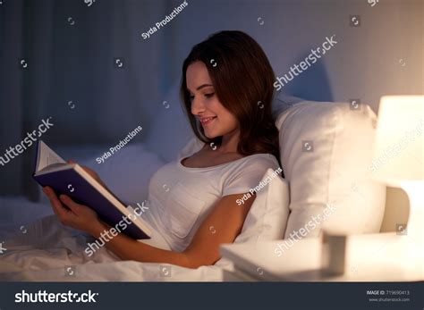 95,225 Reading in bed Images, Stock Photos & Vectors | Shutterstock