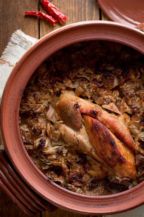 Свински джолан с кисело зеле в гювеч - Know How To Cook