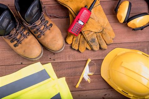 10 Rekomendasi Sepatu Safety Wanita Terbaik Berkualitas - Halo Auto Indo