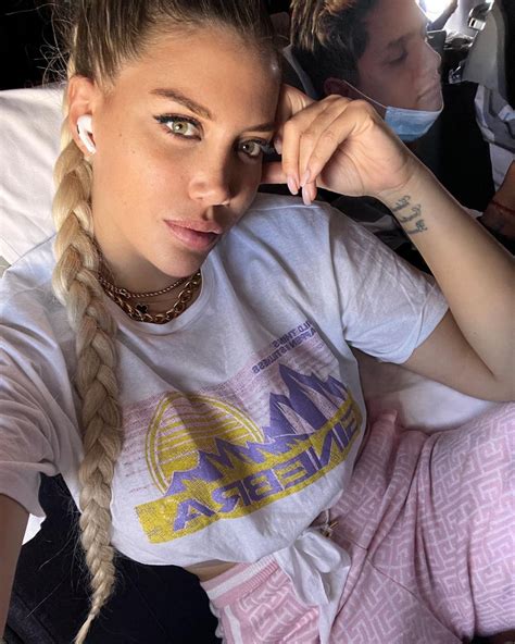 Wanda Nara Live Stream Video and Photos 09/07/2022 • CelebMafia