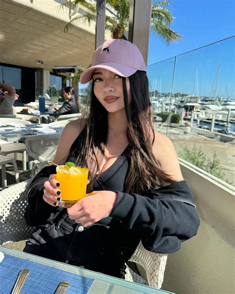 Katchii 🐱 | two friends doing friendly things — nothing to sea here! 🏝️