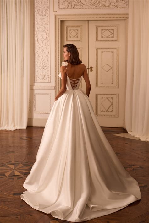 Bella Wedding Dress - Pearl Bridal