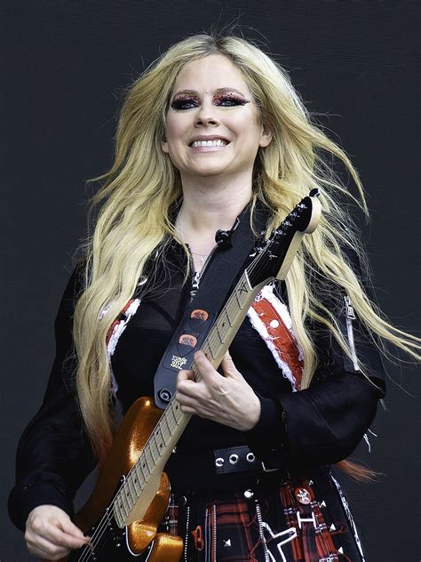 Avril Lavigne - Wikimedia Commons