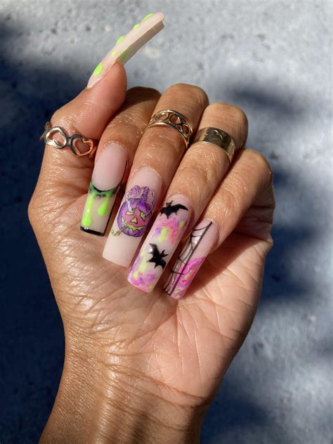 Spooky Season | Hand Painted Design by me. 👻 : r/Nails