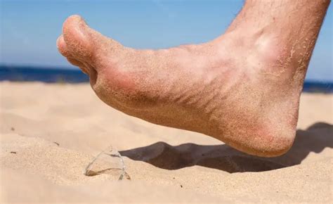 how to draw out glass from foot