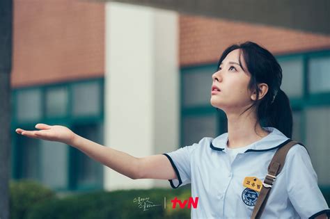 WJSN’s Bona Brightens Up After Getting An Umbrella To Shield Herself ...
