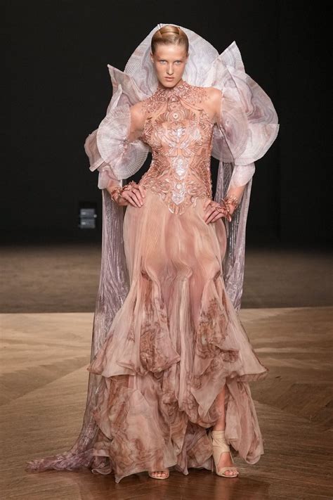 Iris Van Herpen Fall Winter 2025-26 Haute Couture Fashion Show