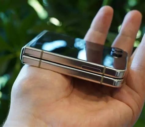 Check out how Samsung Galaxy Flip 5 survived the bend test | NUTI.MOBI ...