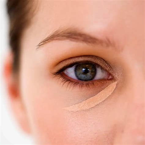 How to Apply and Choose the Right Under-Eye Concealer?