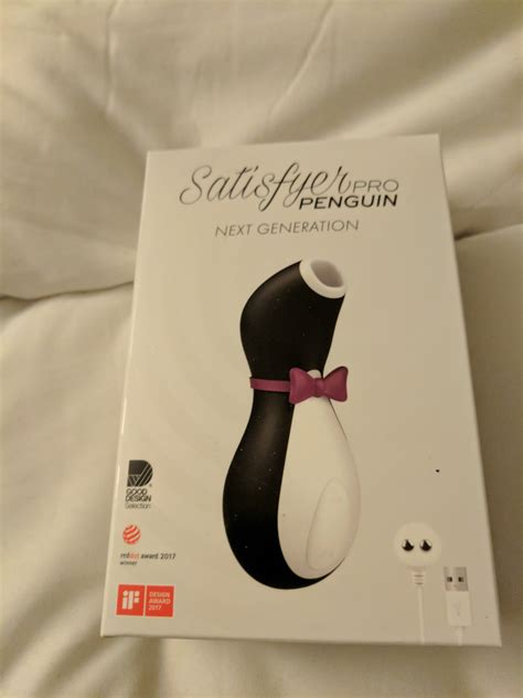 Satisfyer Pro Penguin Review: 1st Day of Dicksmas | Elia Winters