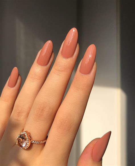 27 Natural Single nail colors with short almond nail shapes to try