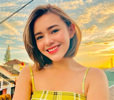 artis indonesia tercantik berprestasi   menikah