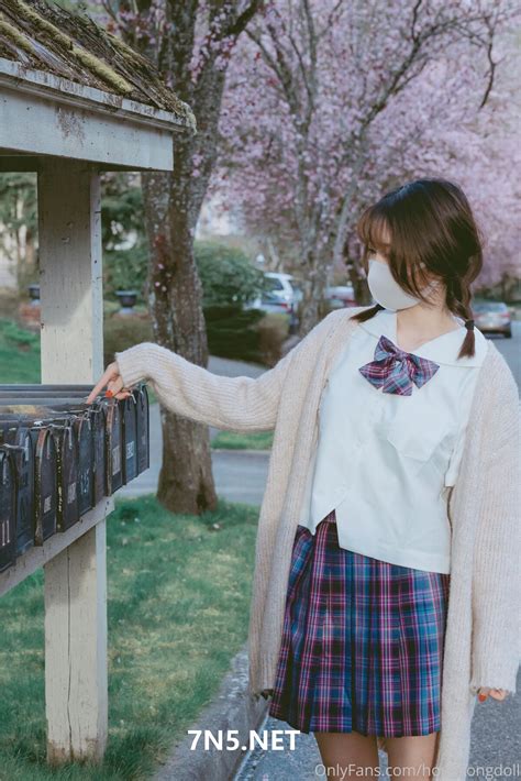 将爆红的新人HongKongDoll玩偶姐姐个人资料介绍 – Coser吧