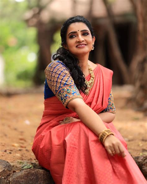 serial actress sujitha dhanush nice   saree pics