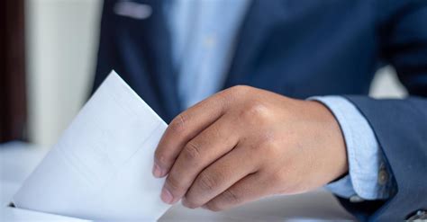 emploi  dit le programme des partis politiques francophones