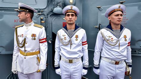 Почему у моряков белая парадная форма: всегда ли она такой была