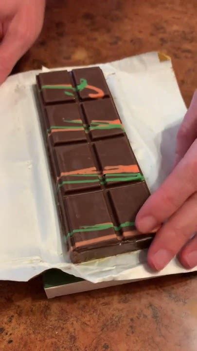 НЕ оригинальный ДУБАЙСКИЙ шоколад, но очень популярный у местных ...