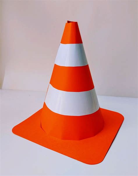 Objetos Com Formato De Cone - Objeto Em Formato De Cone - MAGEDU